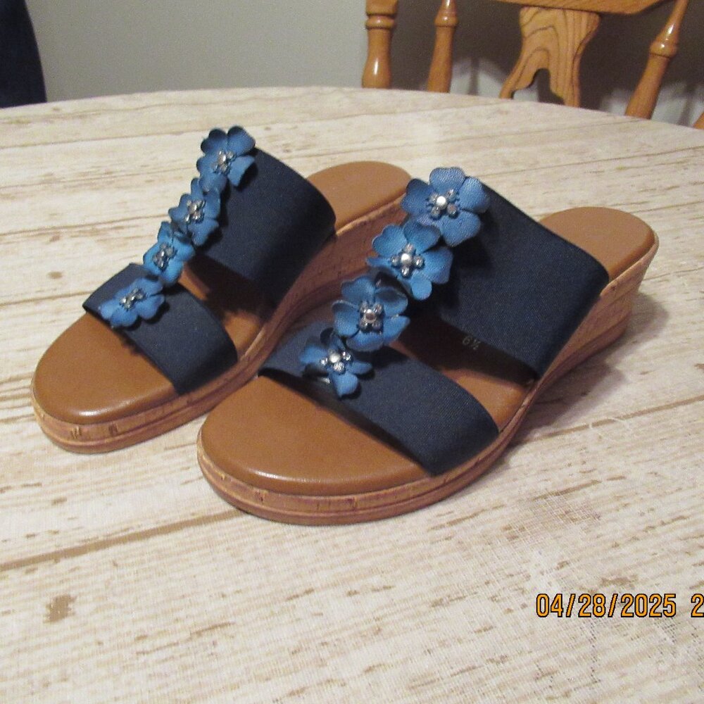 Navy Slip-In Sandals With Decorative Flowers - Size 6.5